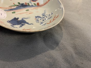 Une coupe en porcelaine de Chine de type ko-akae &agrave; d&eacute;cor de deux chevaux, Tianqi ou Chongzhen